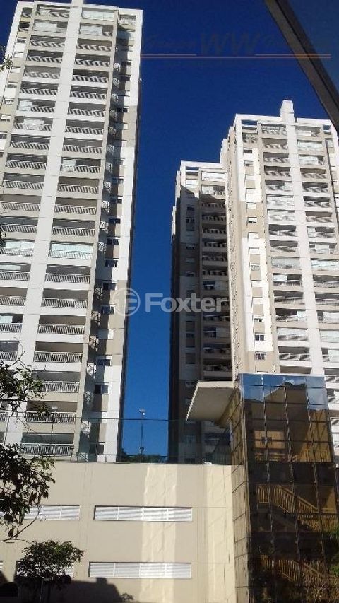 Image 8 - 898747